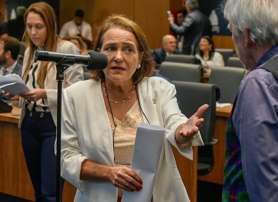Deputada Carla Machado sobe o tom em defesa dos servidores públicos