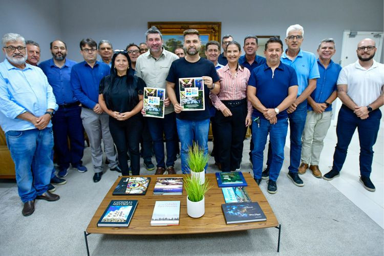 Prefeito Wladimir e representantes do Instituto Espinhaço debatem futuro sustentável