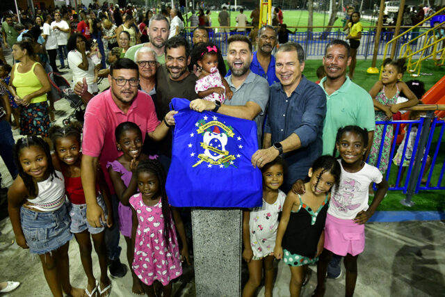 Prefeito Wladimir Garotinho inaugura praça no Tapera III