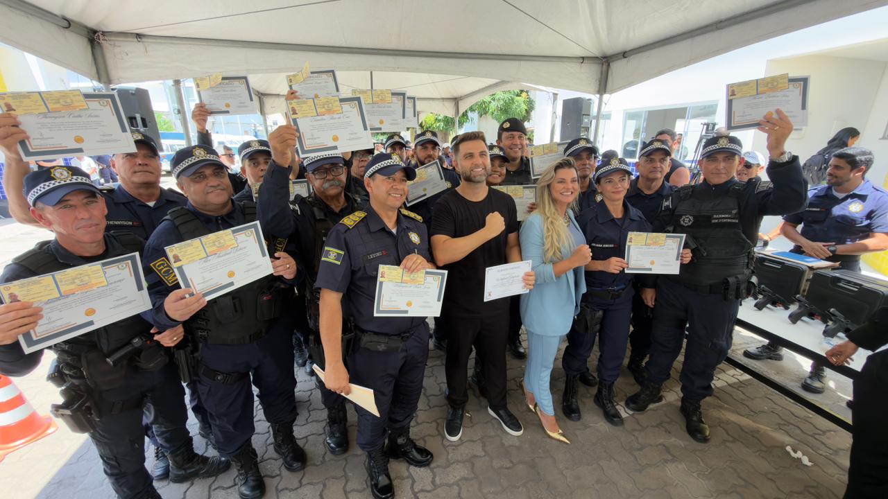 GCM forma primeira turma de Armamento e Tiro e recebe novas motocicletas; vídeos
