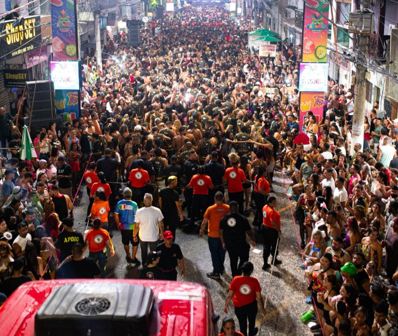 Fim de semana com quatro trios elétricos na Avenida em SJB