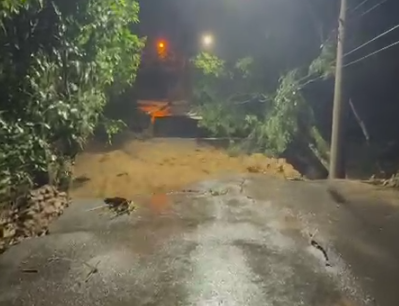 Temporal provoca alagamentos e derruba pontes em Macaé; Vídeos