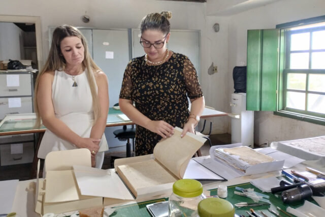 Presidente da Faperj visita Arquivo Público Municipal e Palácio da Cultura