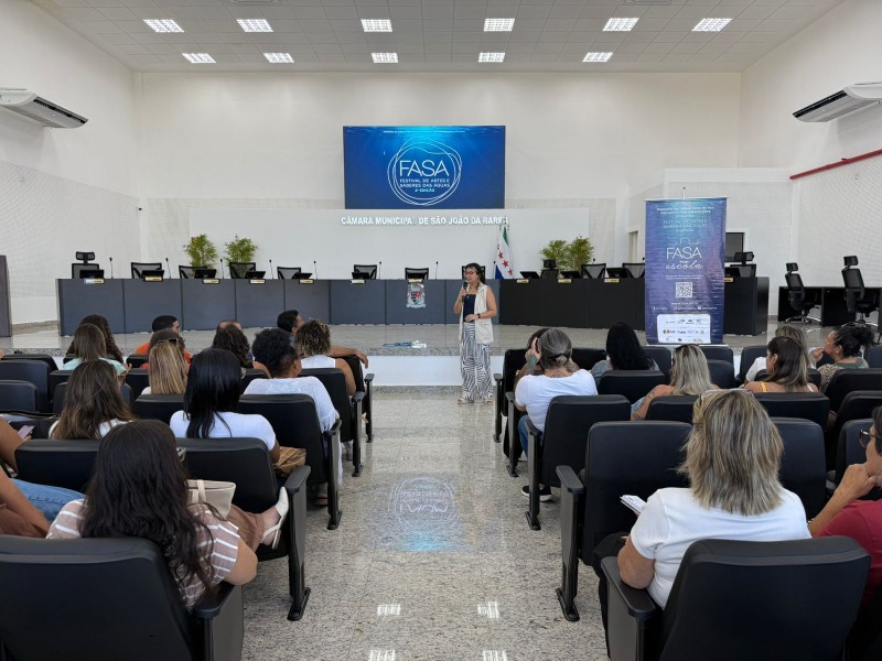 Educação de SJB apresenta projeto ambiental em reunião de gestores