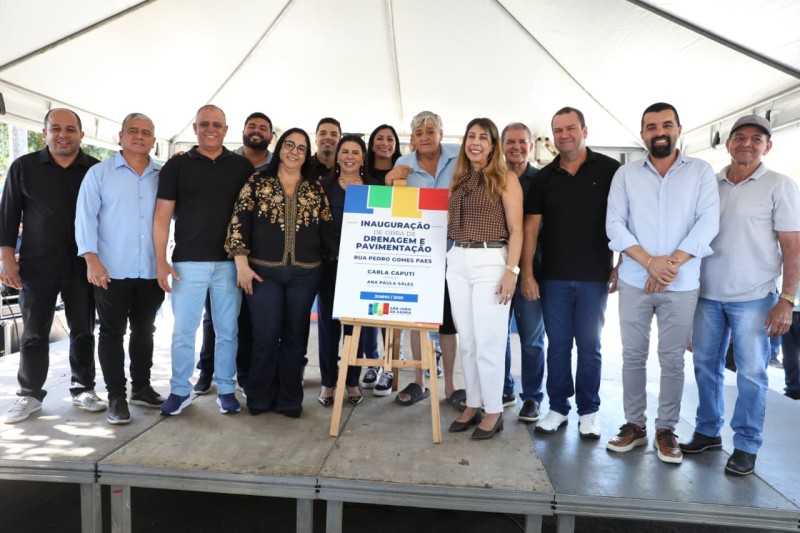 Prefeita Carla Caputi entrega obra de pavimentação em Cajueiro