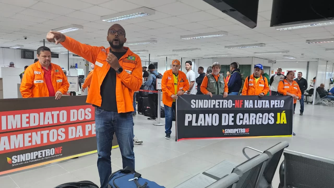 Sindipetro faz ato no Heliporto do Farol e reforça cobrança para que Petrobrás cumpra acordos sobre PLR, PEDs e Plano de Cargos