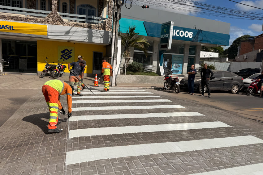 Avenida Principal de SFI recebe sinalização viária com novas faixas de pedestres