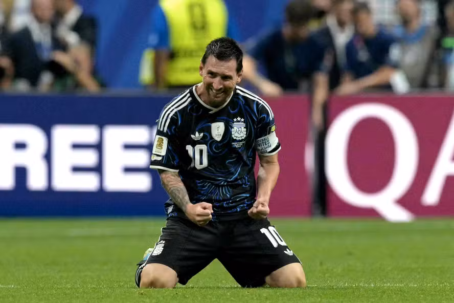 Camisa da Argentina para a final terá inscrição exclusiva e homenagens a Messi