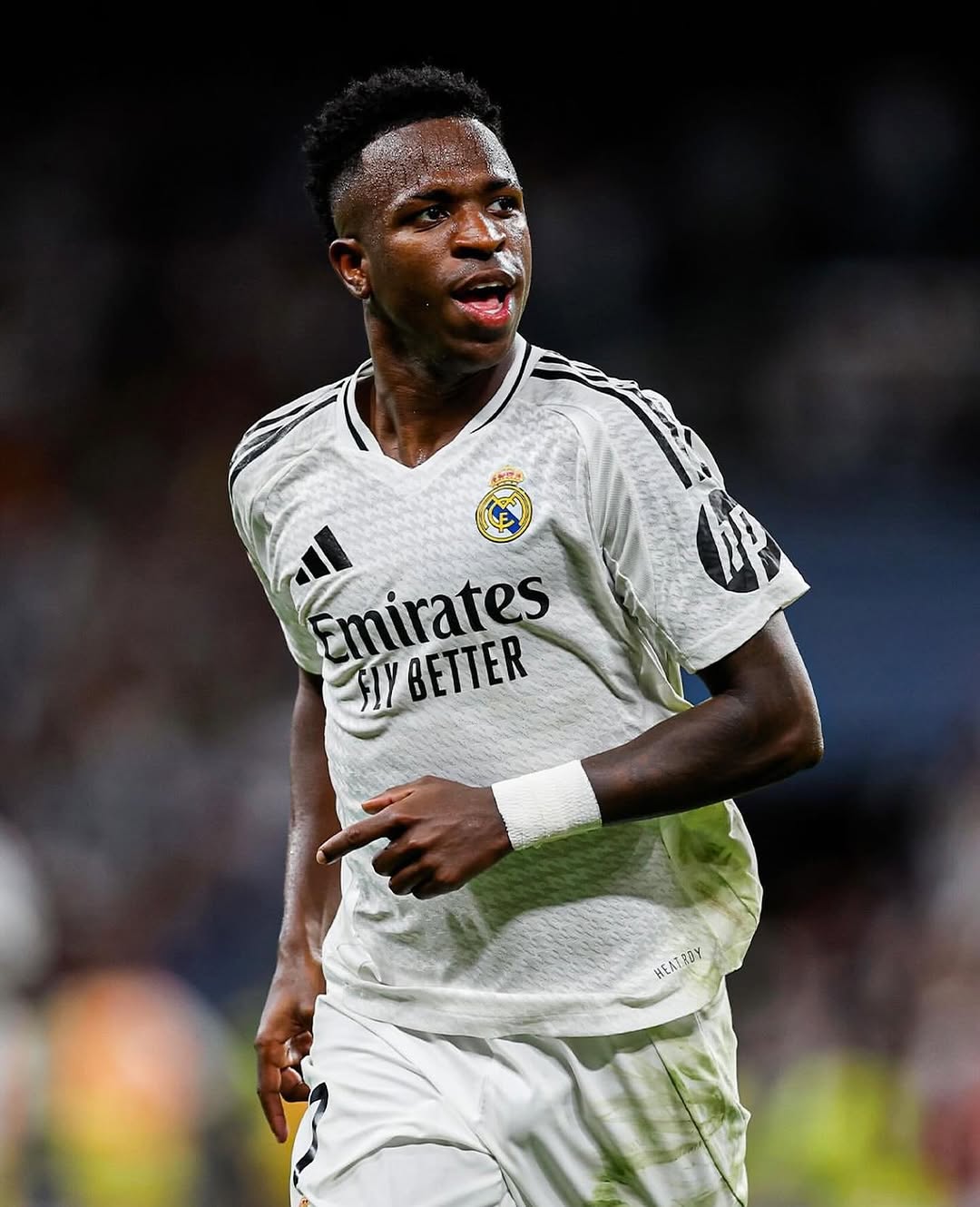 Arsenal planeja oferta histórica para tirar Vini Jr do Real Madrid