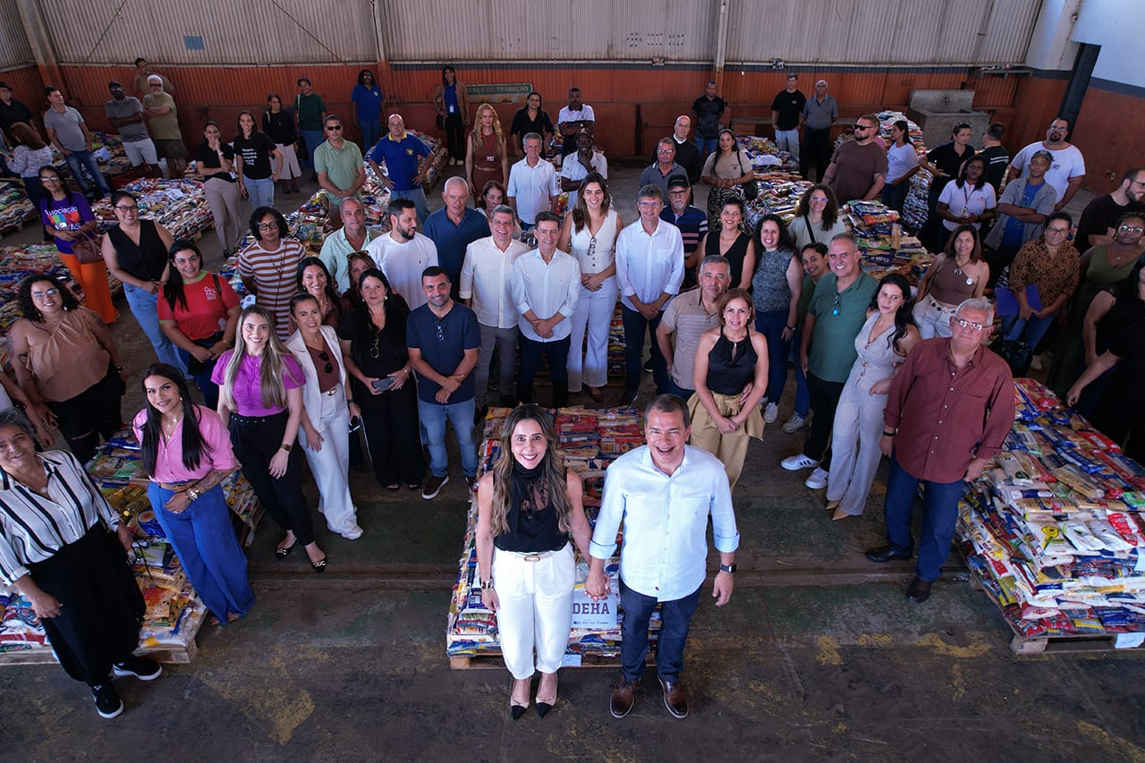 Prefeito Frederico participa de entrega de alimentos arrecadados na 65ª ExpoAgro