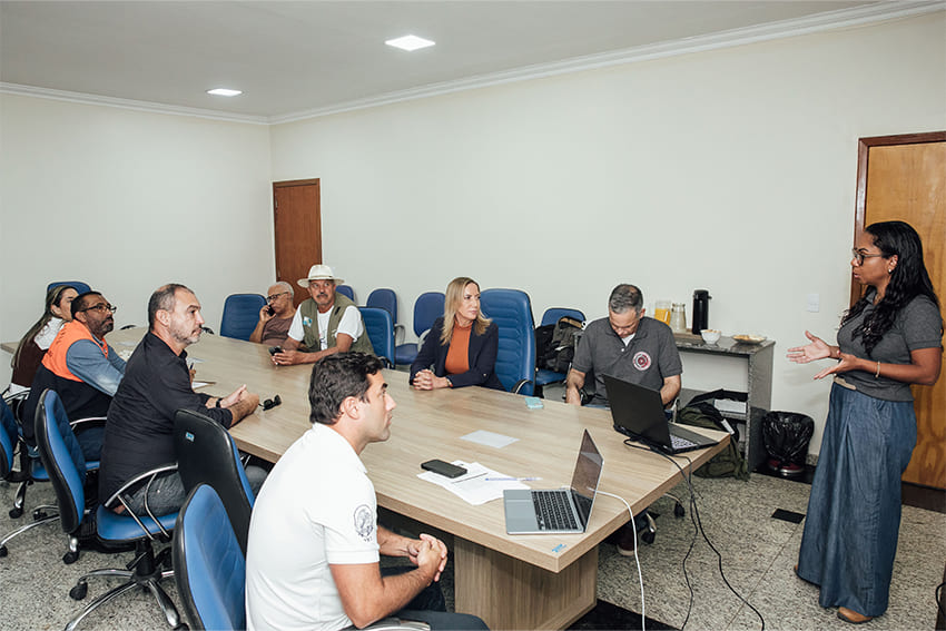 Prefeitura de SFI recebe pesquisadores da Marinha e da UFRJ para discutir vigilância da saúde dos cortadores de cana
