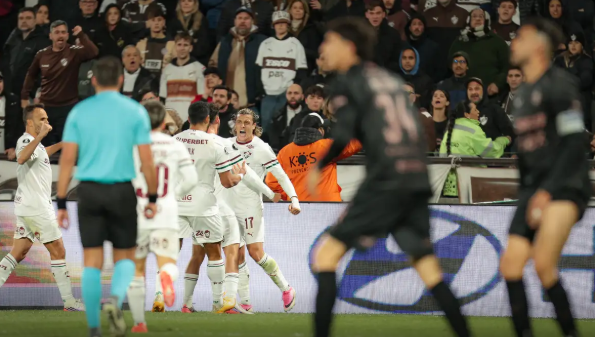 Fluminense leva susto, mas é 1º classificado à semi da Libertadores